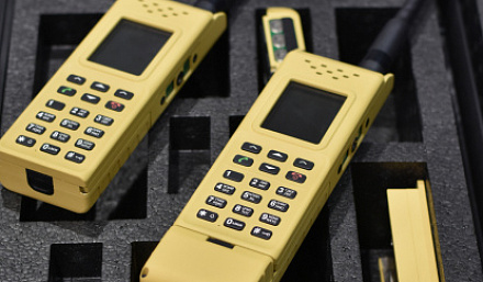 R-187-P1E Hand-Held Radio